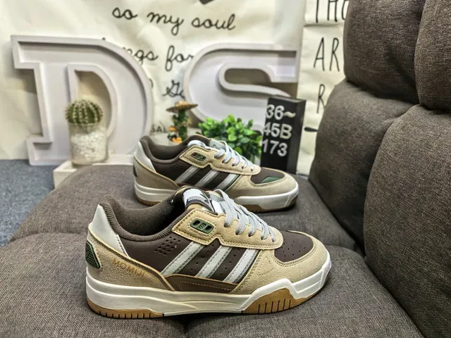 Adidas رمادي أسود Low-Top Mesh-Suede Hybrid Lifestyle Sneakers 21