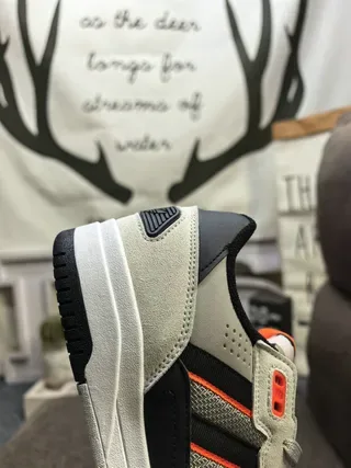 Adidas رمادي أسود Low-Top Mesh-Suede Hybrid Lifestyle Sneakers 23