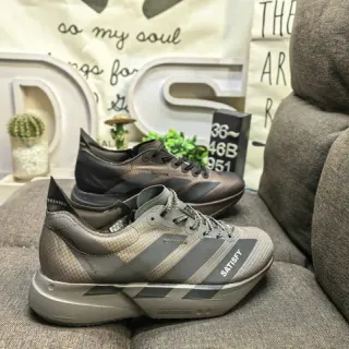 Adidas رمادي أسود شبكي-صناعي هجين علوية منحوت متعدد الطبقات وسطة القدم حذاء رياضي