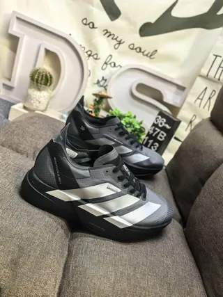 Adidas Zapatillas Lifestyle Gris Plata Low-Top con parte superior de malla y sintética 9