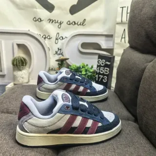 أديداس Navy Burgundy Low-Top أحذية رياضية من جلد مدبوغ ونسيج