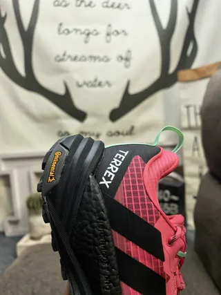 Adidas أحذية جري وردي وسوداء بكولار بأسلوب جيتر وسيليويت 3