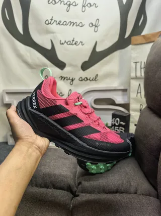 Adidas أحذية جري وردي وسوداء بكولار بأسلوب جيتر وسيليويت 5