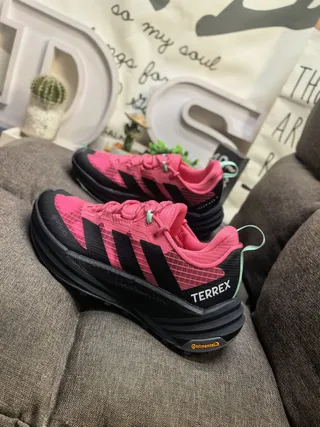 Adidas أحذية جري وردي وسوداء بكولار بأسلوب جيتر وسيليويت 7