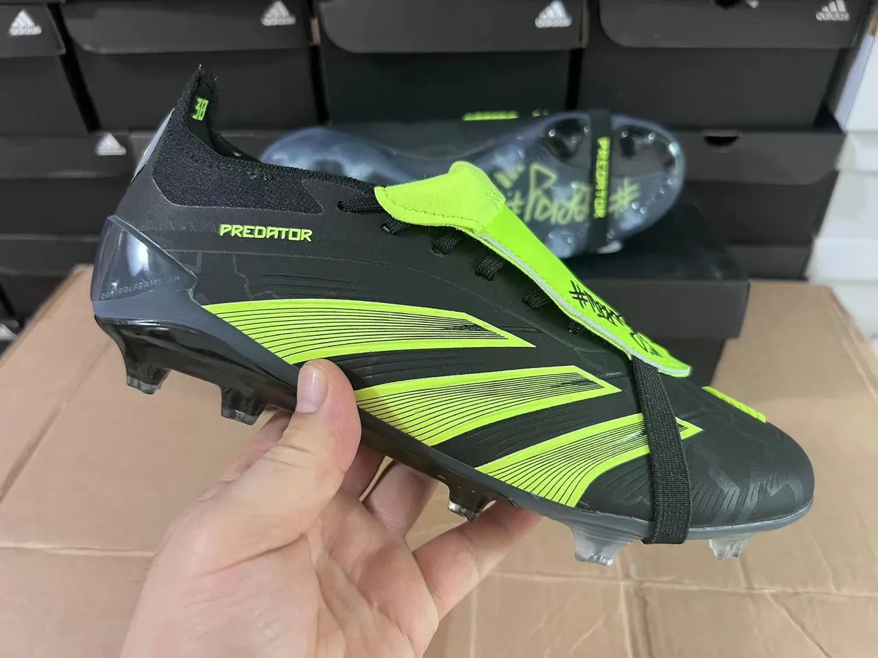 Adidas Predator Noir et Vert Néon Chaussures de Football pour Sol Ferme 13