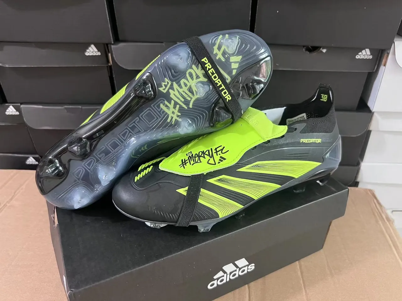 Adidas Predator Noir et Vert Néon Chaussures de Football pour Sol Ferme 15