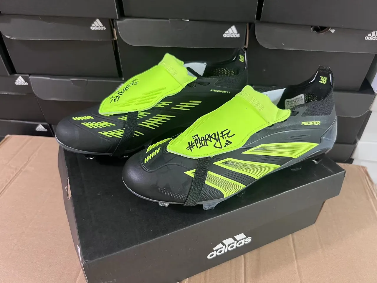 Adidas Predator Noir et Vert Néon Chaussures de Football pour Sol Ferme 17