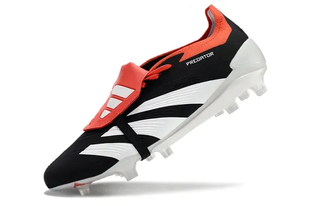 Adidas Predator 黑橙色 不对称系带覆盖 三条纹侧面板 钉地足球鞋 3