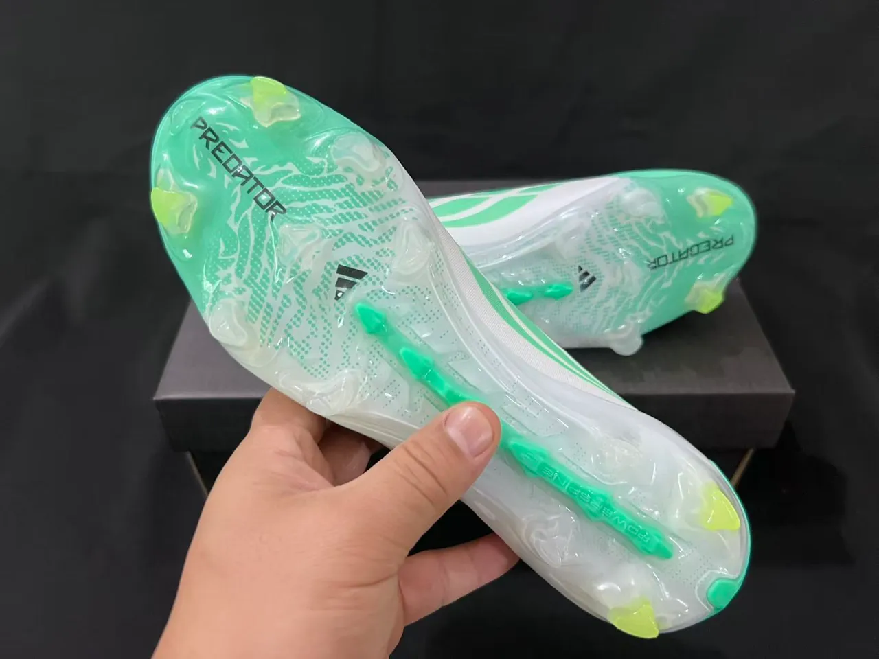 Adidas Predator Verde Branco Meia-Ajuste Tricô Superior Espigões Moldados Superfície Firme Sapatos de Futebol 9