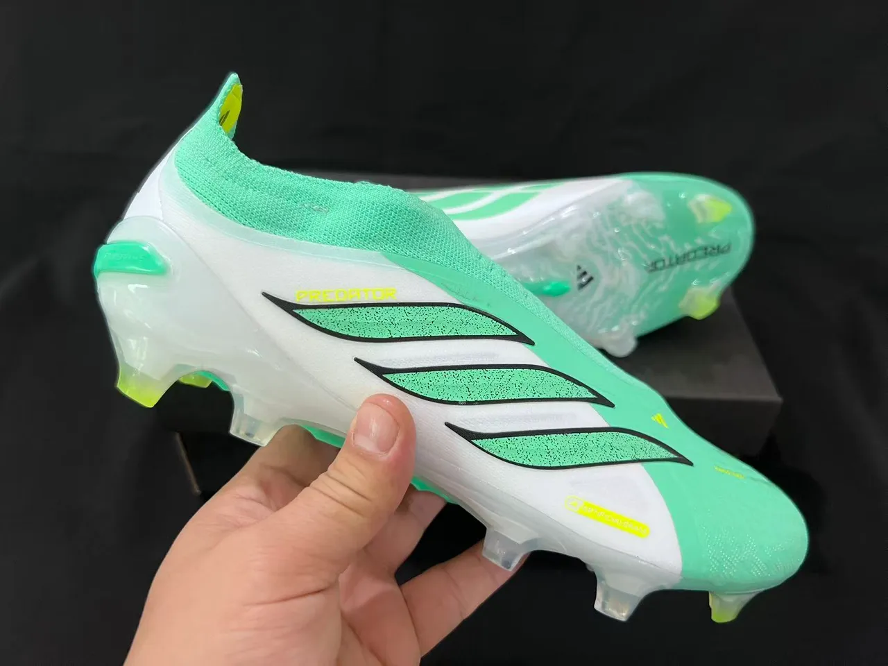 Adidas Predator Verde Branco Meia-Ajuste Tricô Superior Espigões Moldados Superfície Firme Sapatos de Futebol 13