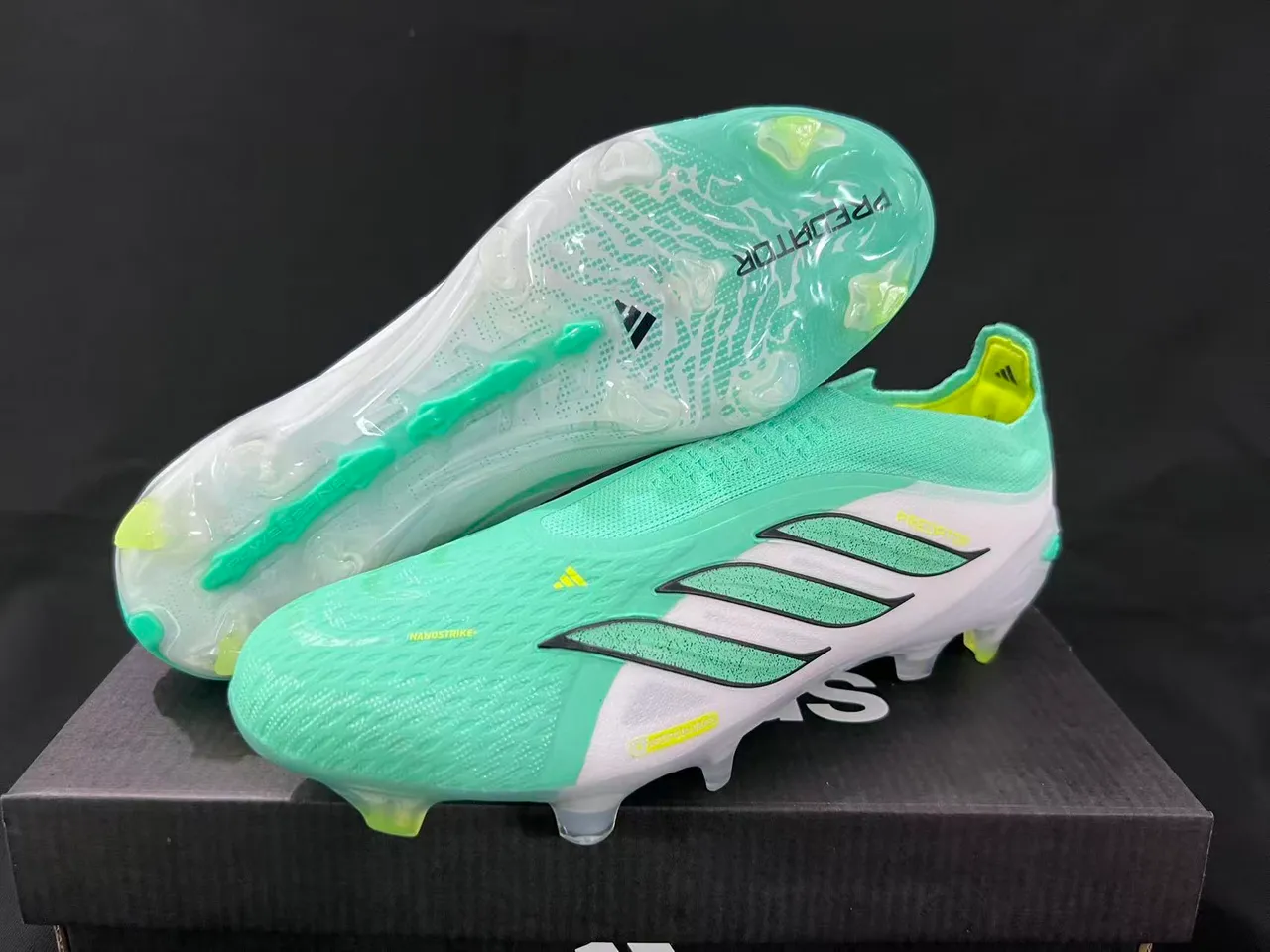 Adidas Predator Verde Branco Meia-Ajuste Tricô Superior Espigões Moldados Superfície Firme Sapatos de Futebol 15