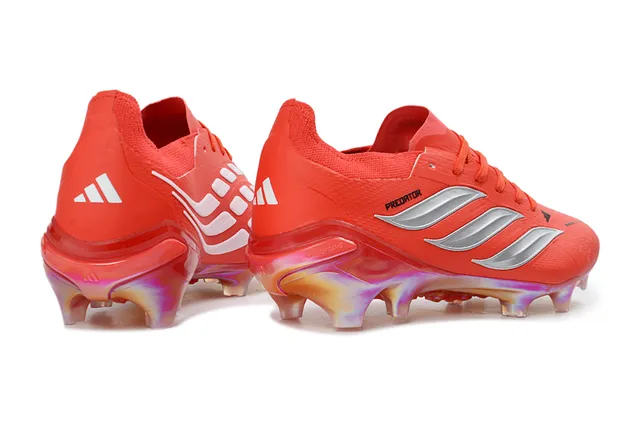 Adidas Predator लाल चांदी कम-कट लेस-अप बूट इरिडेसेंट पारदर्शी सोल फर्म-ग्राउंड फुटबॉल जूते 5