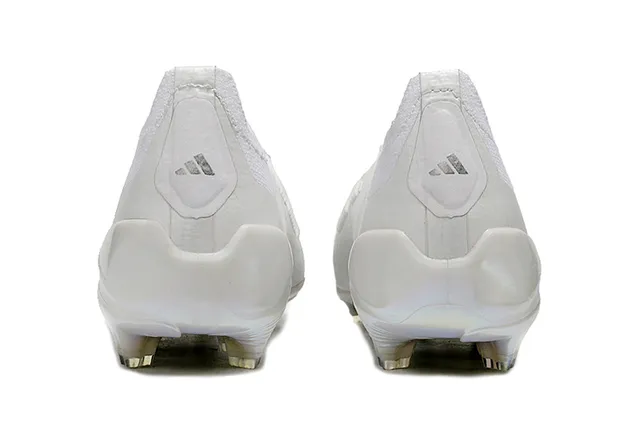 Adidas Predator Blanco Plata Bajo Corte Cuello de Calcetín Ajustado Suela Iridiscente Holográfica Suelo Firme Zapatos de Fútbol 4