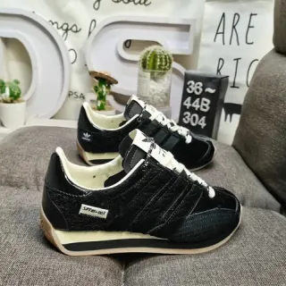 Adidas Retro Running Sneaker أسود كريمي جوم Lifestyle Sneakers