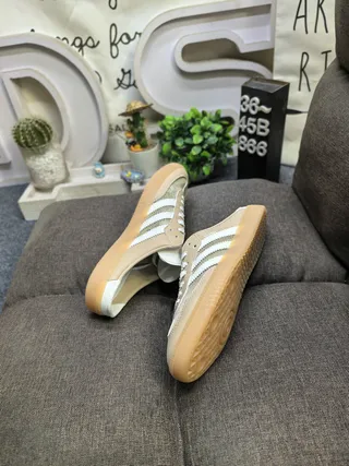 أديداس سامبا بيج و أبيض ميش سويد سليب أون لايف ستايل سنيكرز 6