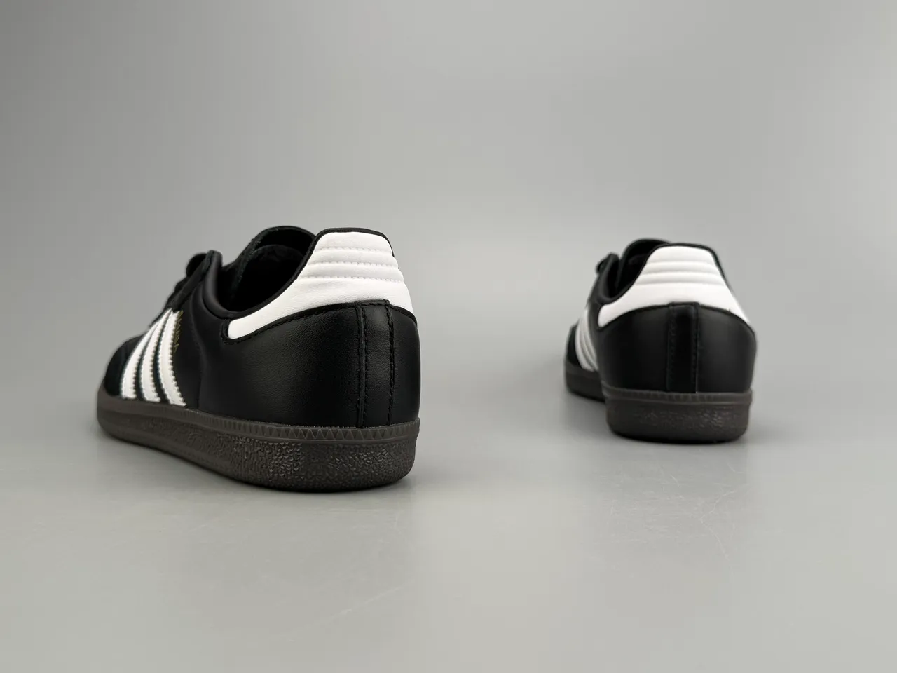 Adidas Samba काला और सफेद लाइफस्टाइल स्नीकर 2