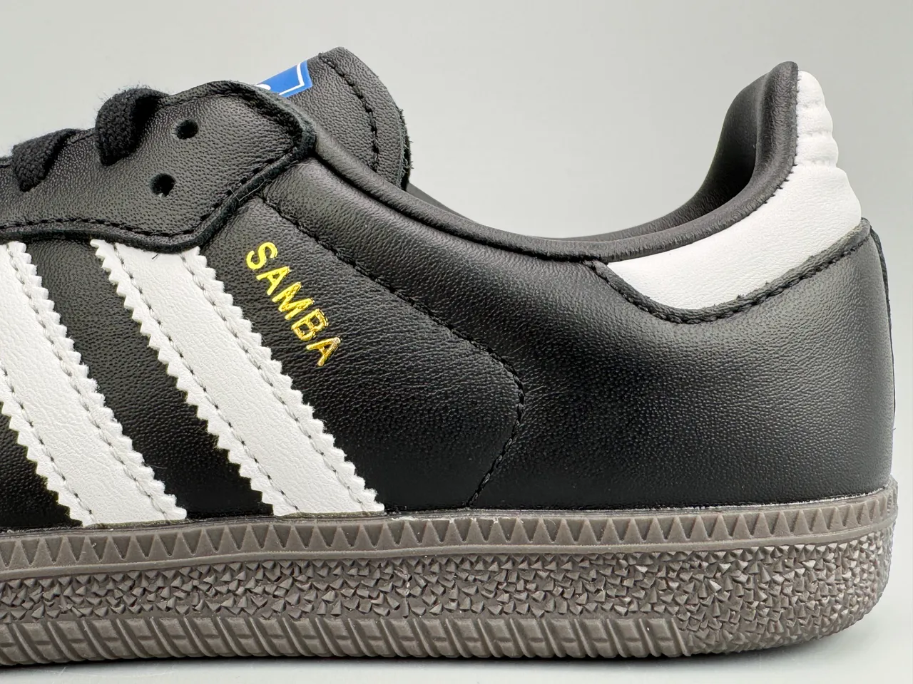 Adidas Samba काला और सफेद लाइफस्टाइल स्नीकर 3
