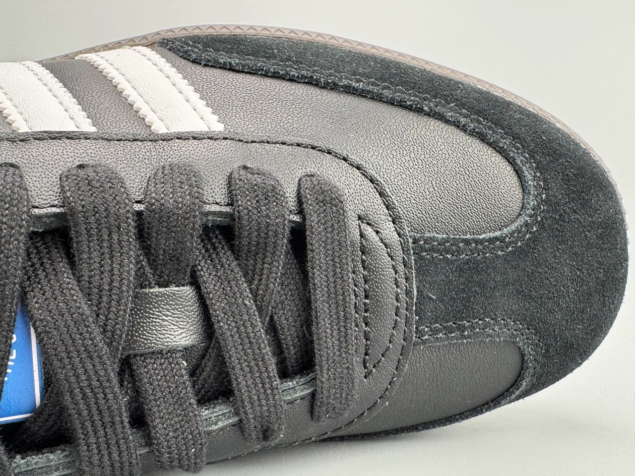 Adidas Samba काला और सफेद लाइफस्टाइल स्नीकर 4