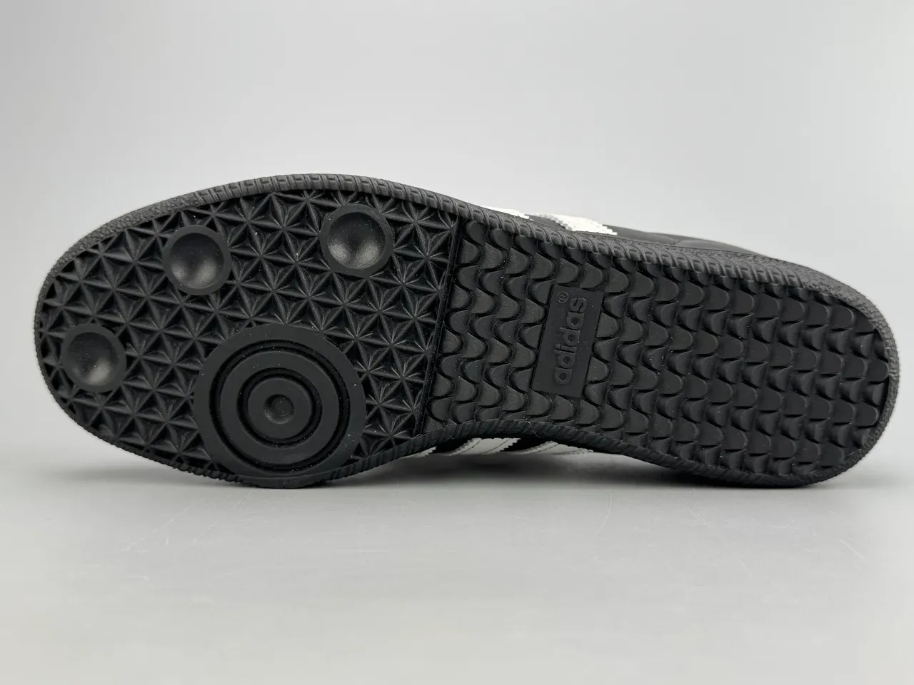 Adidas Samba Tênis lifestyle preto branco dourado 2