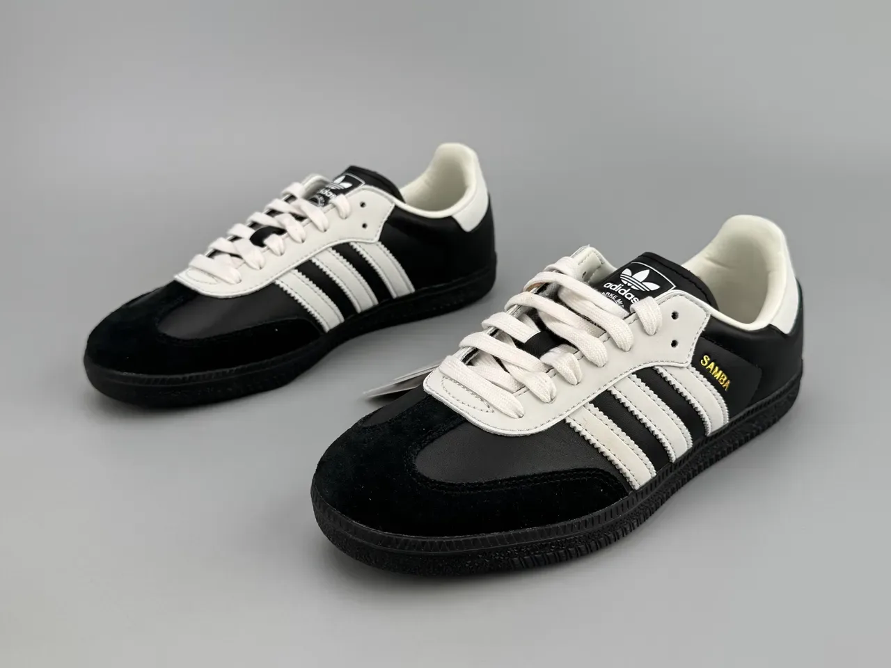 Adidas Samba Tênis lifestyle preto branco dourado 3