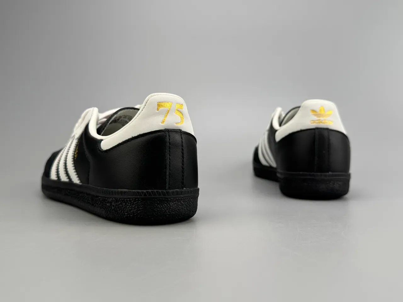 Adidas Samba Tênis lifestyle preto branco dourado 4