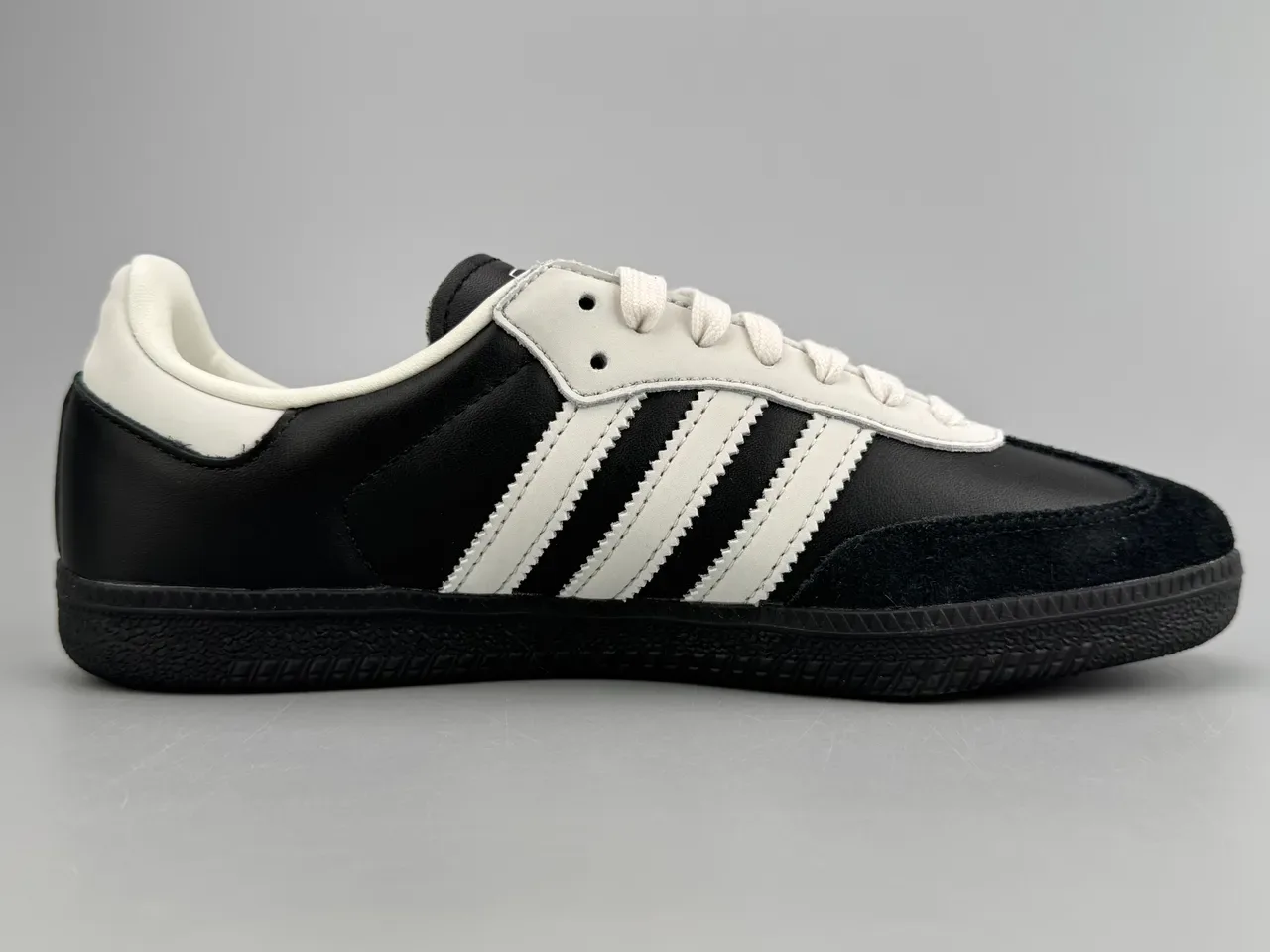 Adidas Samba Tênis lifestyle preto branco dourado 5