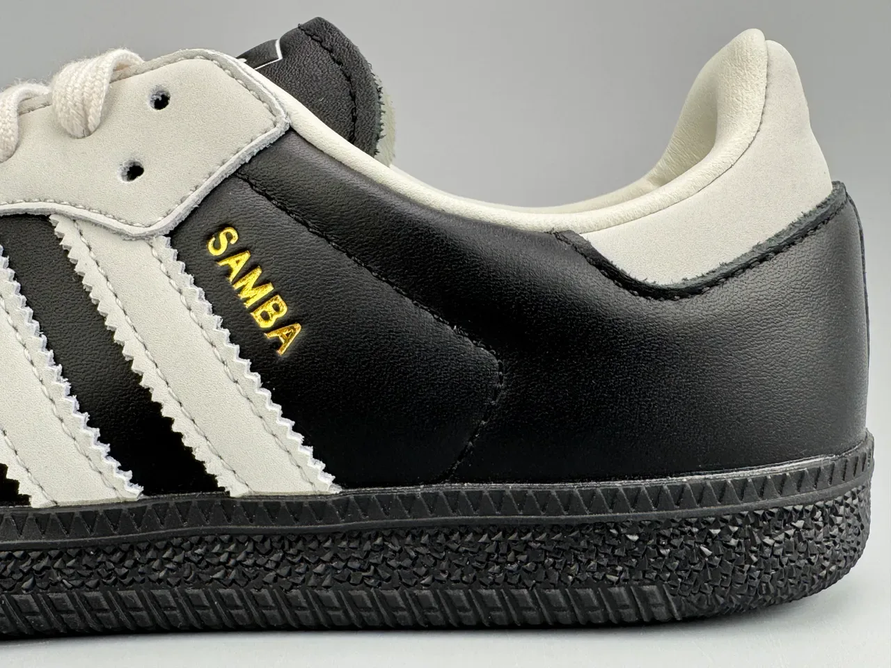 Adidas Samba Tênis lifestyle preto branco dourado 9