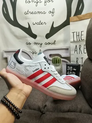 Adidas Samba Hello Kitty 白红黑生活方式运动鞋 5