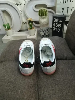 Adidas Samba Hello Kitty 白红黑生活方式运动鞋 8