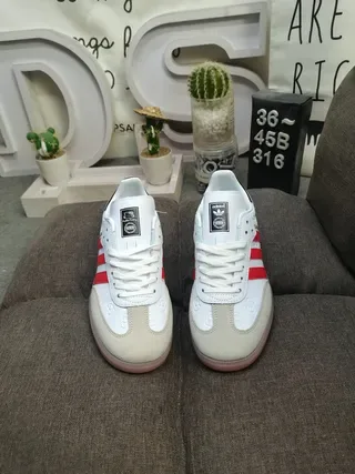 Adidas Samba Hello Kitty 白红黑生活方式运动鞋 10
