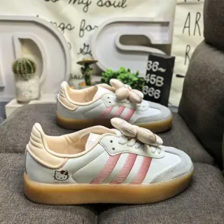Adidas Samba OG شرائط وردية Hello Kitty Sneakers نمط حياة