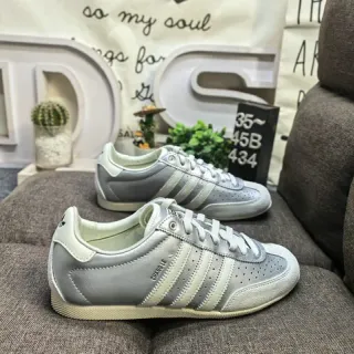 Adidas Spezial رمادي فاتح وكريمي سنيكرز لايف ستايل