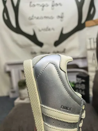 Adidas Spezial Gris clair et crème sneakers lifestyle 3