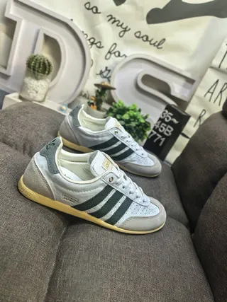 Adidas Spezial Tênis lifestyle de camurça branco e verde escuro 9