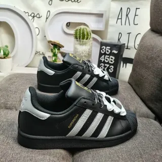 Adidas Superstar أحذية رياضية أسلوب حياة سوداء وفضية معدنية