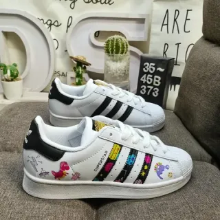 Adidas Superstar طباعة جرافيكية متعددة الألوان أحذية رياضية لنمط الحياة