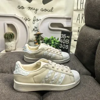 Adidas Superstar شرائط مبطنة Off-White أحذية لايف ستايل