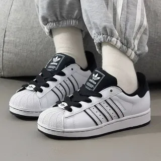 Adidas Superstar أبيض وأسود لايف ستايل سنيكرز