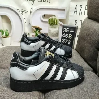 Adidas Superstar حذاء أسلوب حياة أبيض وأسود
