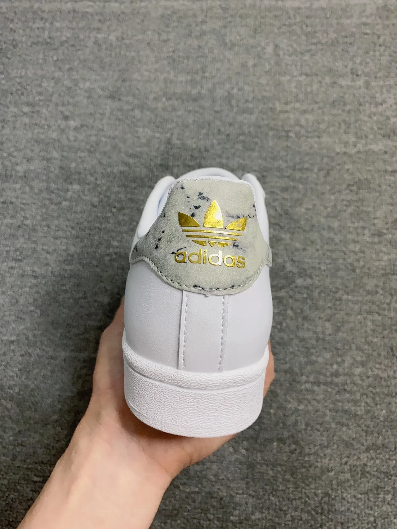 Adidas Superstar Chaussures Lifestyle Blanc et Or avec Rayures Marbrées 3