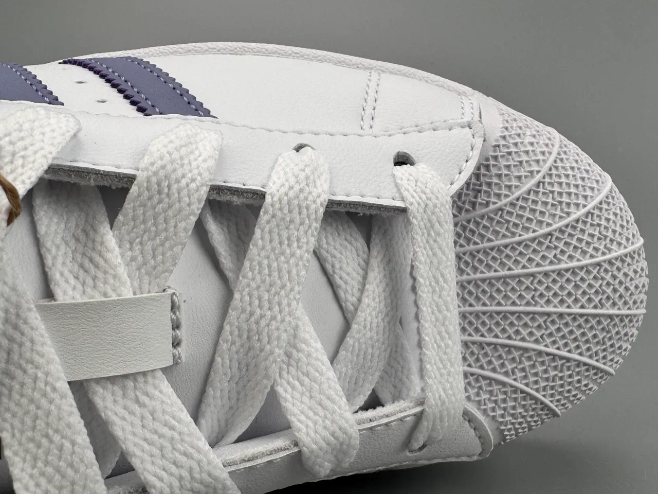Adidas Superstar Zapatillas Lifestyle Blancas y Moradas 6