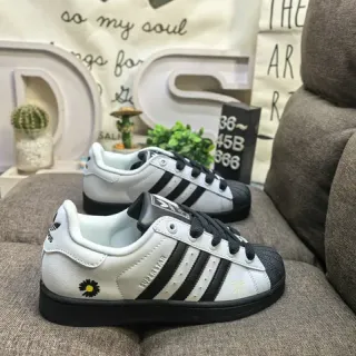 Adidas Superstar أبيض أسود تطريز زهري حذاء رياضي للأسلوب الحياتي