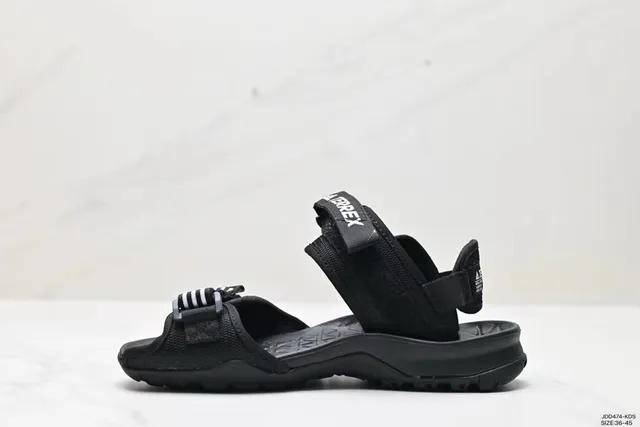 Adidas Terrex أسود متعدد الحزام قابل للتعديل كاجوال صندل 7