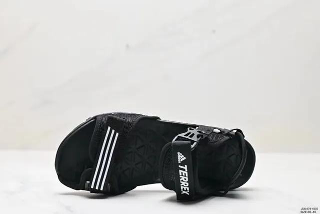 Adidas Terrex أسود متعدد الحزام قابل للتعديل كاجوال صندل 8