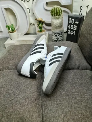 Adidas Tênis Lifestyle Branco e Preto de Baixo em Couro-Suede 6