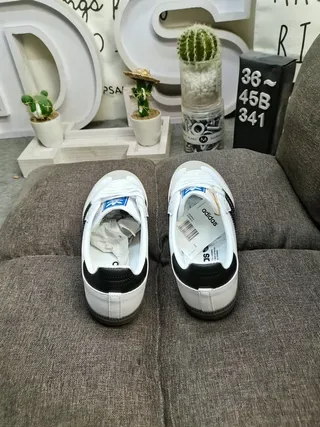 Adidas Tênis Lifestyle Branco e Preto de Baixo em Couro-Suede 8