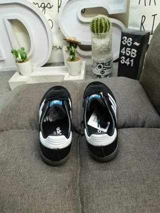 Adidas Tênis Lifestyle Branco e Preto de Baixo em Couro-Suede 18