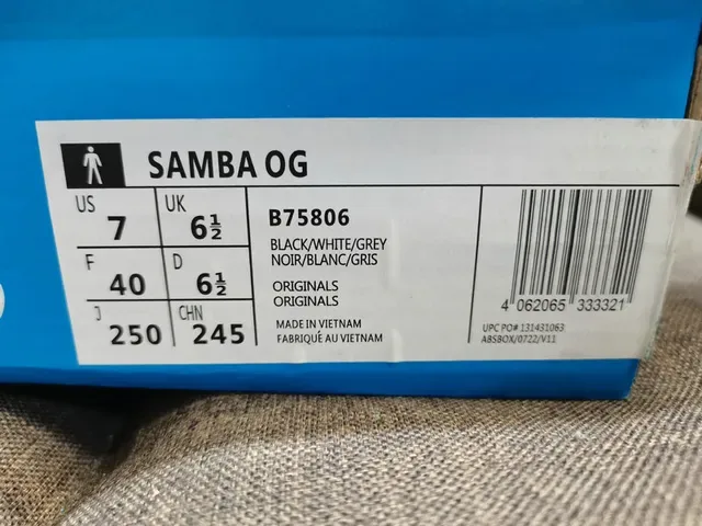 Adidas Tênis Lifestyle Branco e Preto de Baixo em Couro-Suede 22