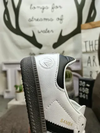 Adidas Tênis Lifestyle Branco e Preto de Baixo em Couro-Suede 23