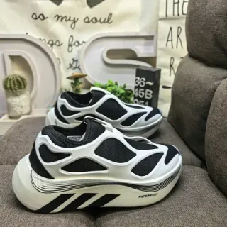Adidas Zapatillas Lifestyle Blancas Negras Slip-On Construcción Estilo Jaula Recubrimientos Sintéticos
